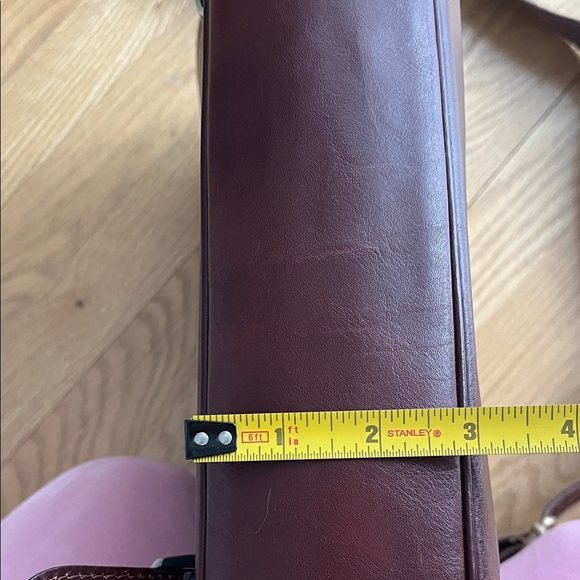 LUCALDO Classic Leather Messenger Bag - Picture 6 of 16